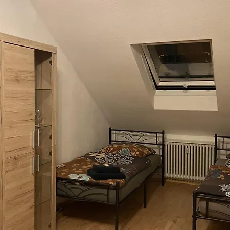 Nahe Galopprennbahn Apartman *
